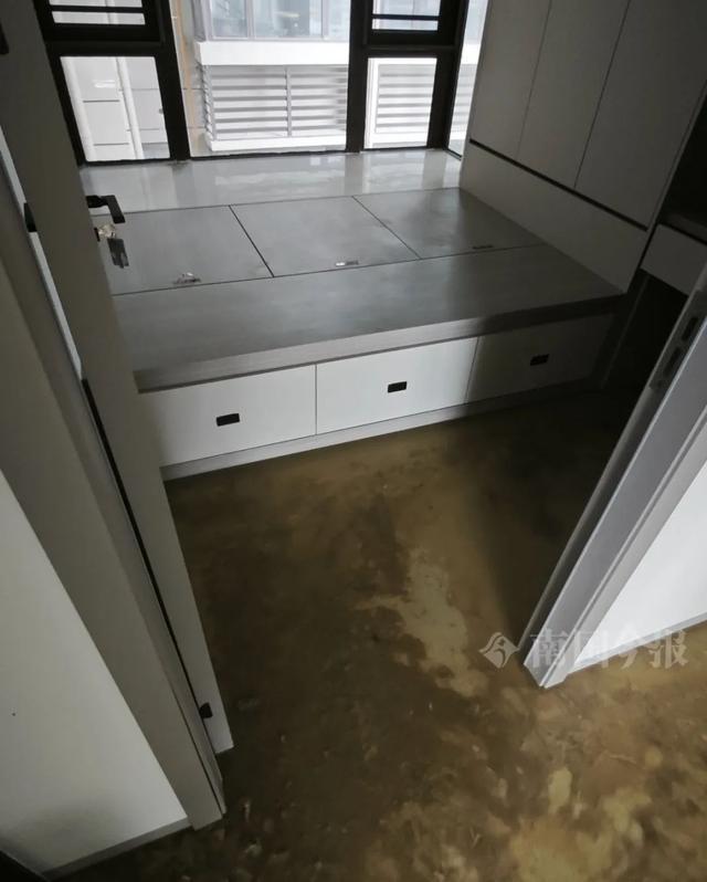 ！业主崩溃：全屋都是无法接受尊龙凯时app婚房被粪水浸泡(图10)