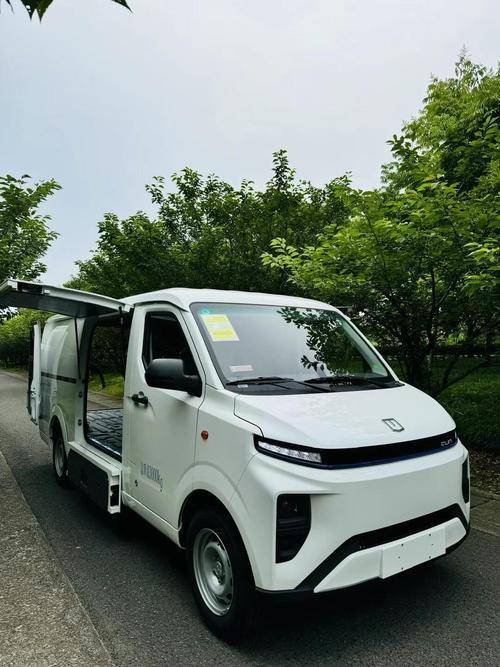 SUV 长途自驾冰镇饮料随时享用尊龙凯时新版APP车载冰箱纯